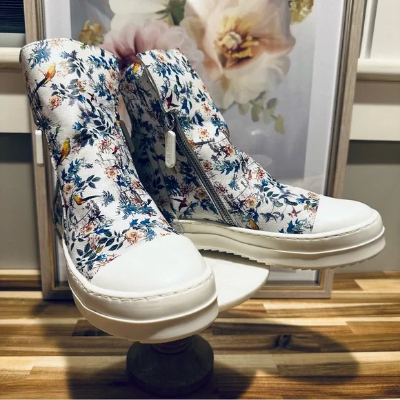 JOHNNY WAS FEATHERED FRIENDS HIGH TOP SNEAKERS sz 38 - Picture 9 of 9